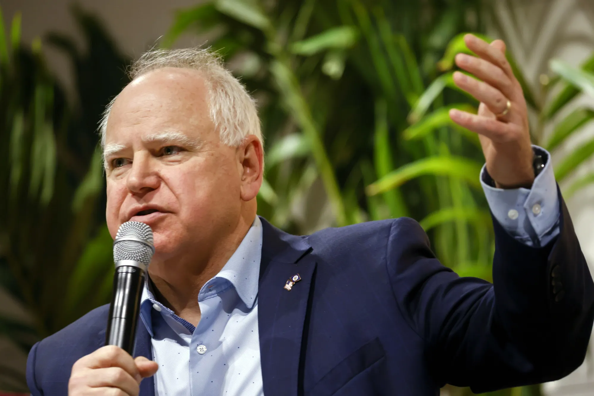 US Election 2024: Tim Walz Emerges as Harris VP Contender - Bloomberg