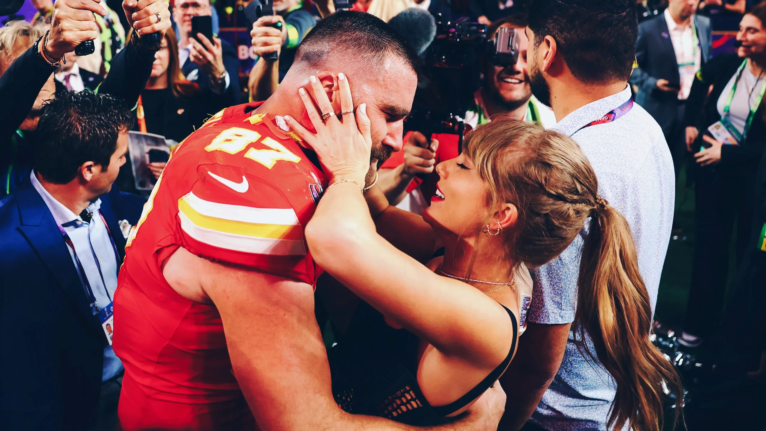 Taylor Swift and Travis Kelce: A Complete Relationship Timeline | Teen Vogue