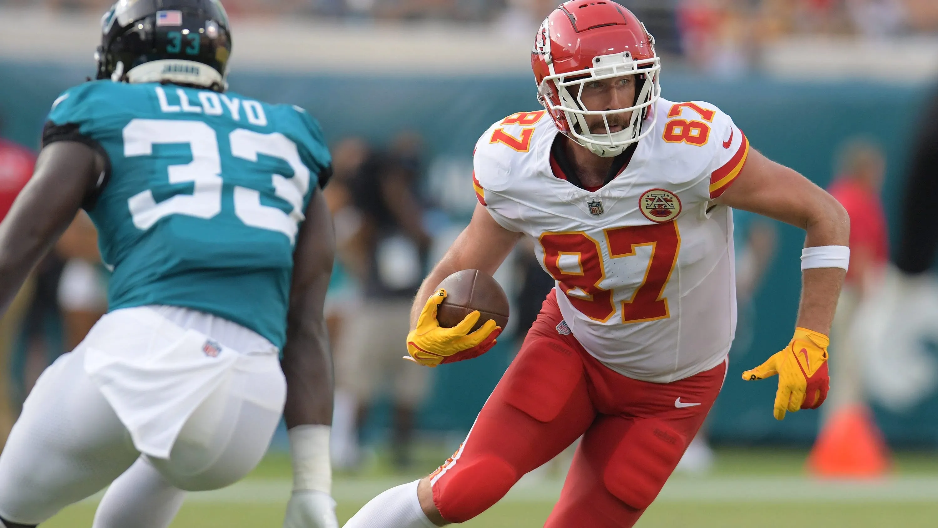 No, Travis Kelce not fined $10 million for anthem kneel | Fact check