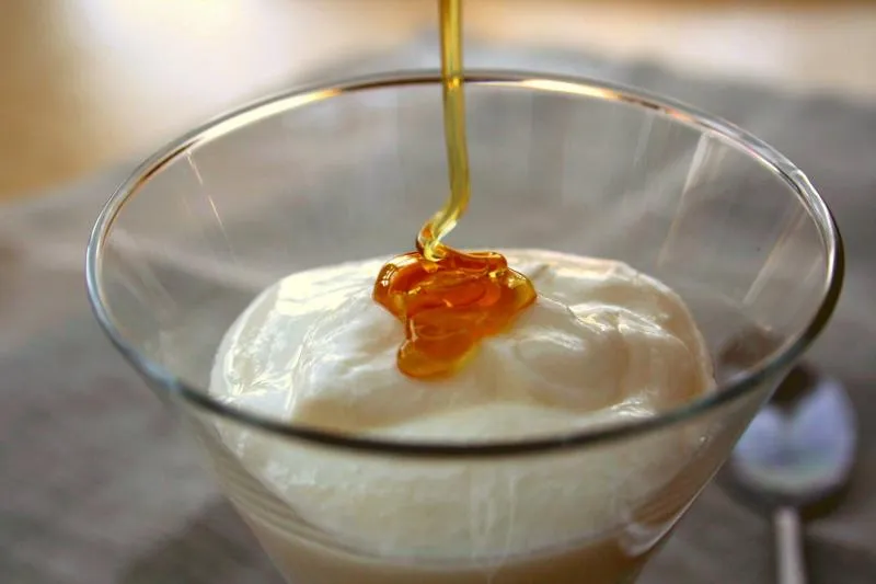 Yogurt honey mask