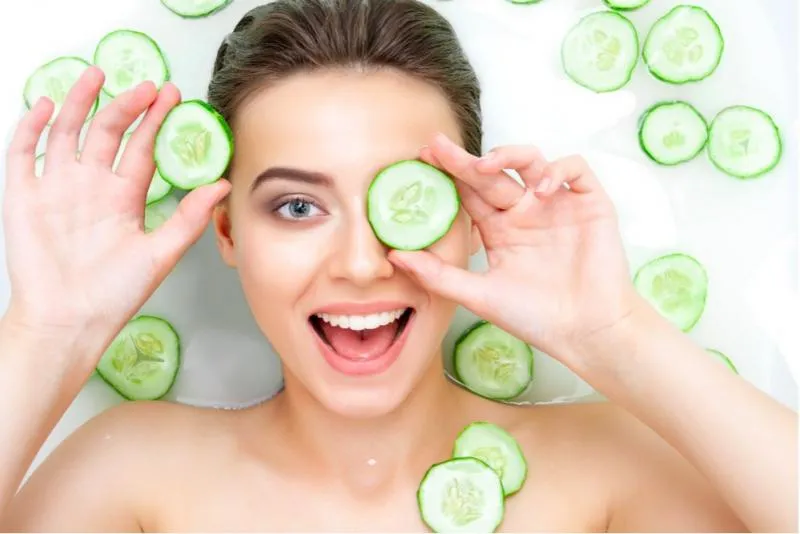 White skin, clear acne with cucumber