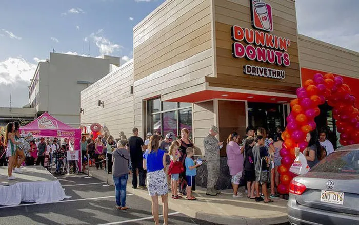 Case Study] Chiến dịch 'dắt mũi' khách hàng của Dunkin' Donuts: “Bơm” mùi  cà phê lên xe buýt, đem về thêm 29% doanh thu!