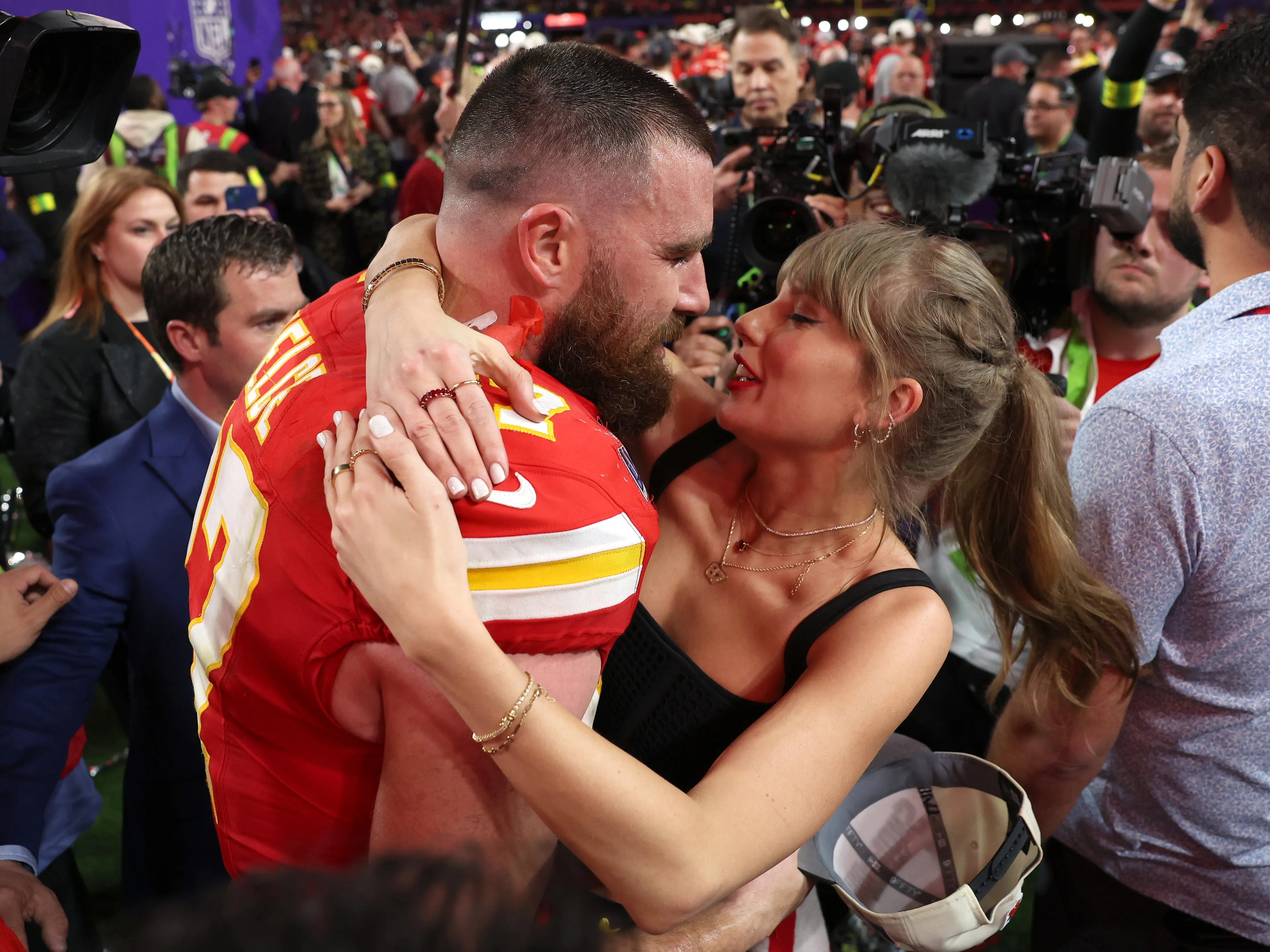 Usher delivers a dazzling Super Bowl halftime show as jubilant Taylor Swift  celebrates with Travis Kelce | The Independent