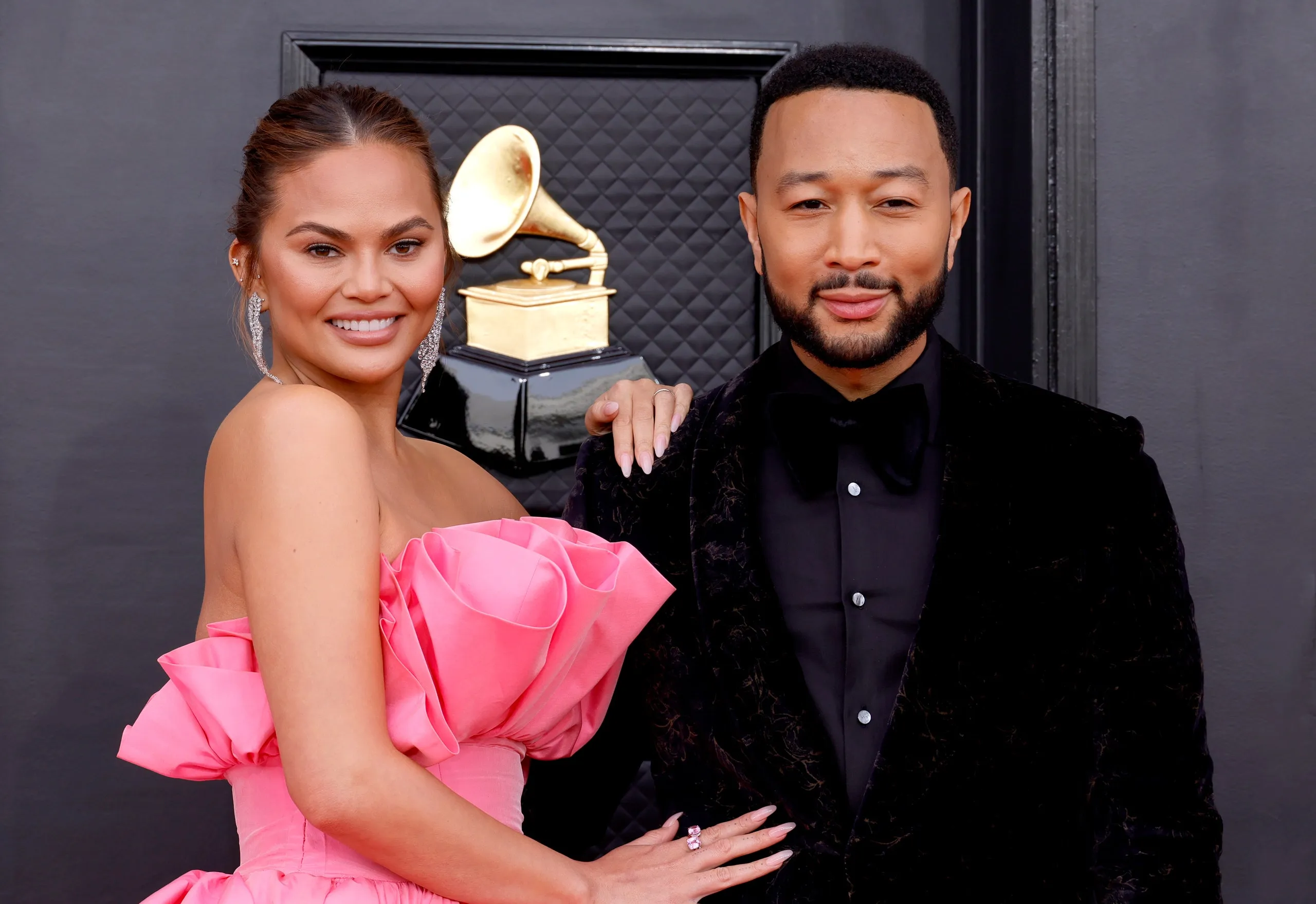 Chrissy Teigen y John Legend dan la bienvenida a su tercer hijo | Vanity Fair