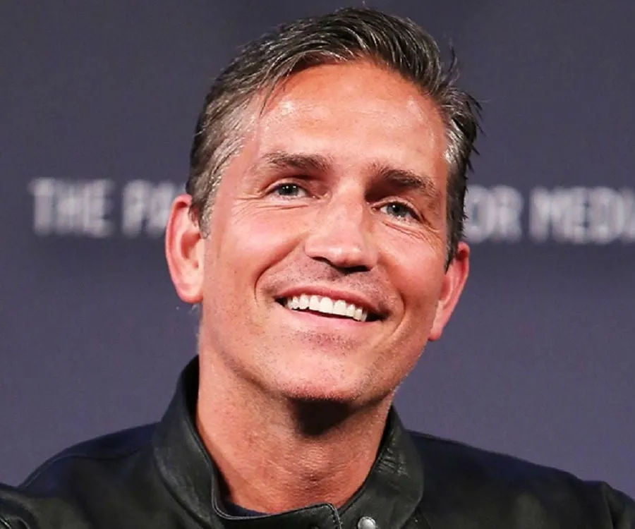 Jim Caviezel Biography - Facts, Childhood, Family Life & Achievements