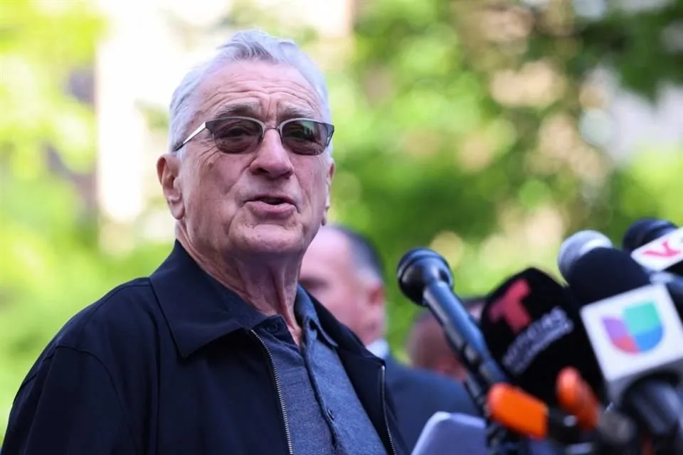 Robert De Niro llama 'payaso' a Trump en campaña de Biden