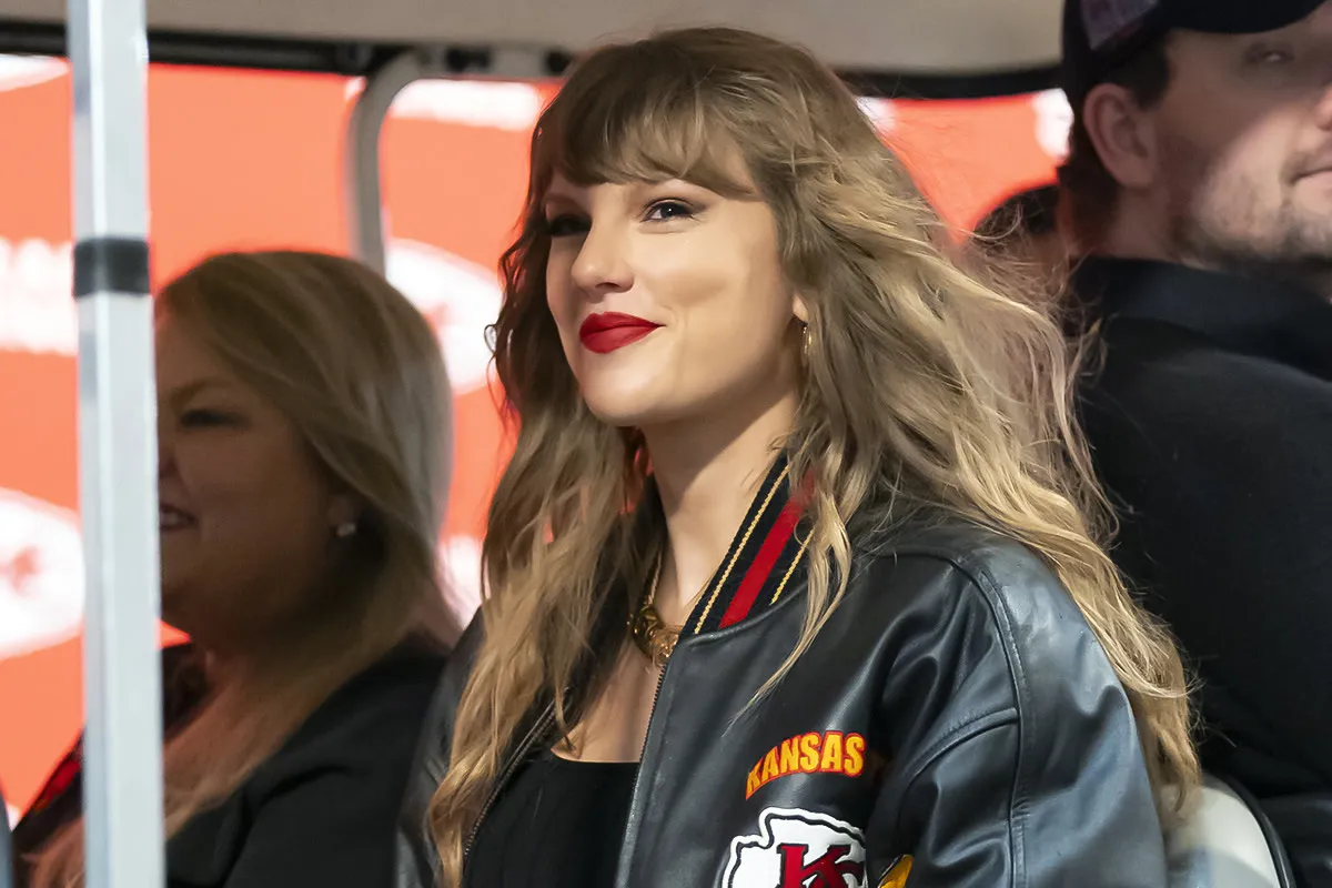 Taylor Swift Made Special Gift for Chiefs Coach After Last-Second Win - Athlon Sports