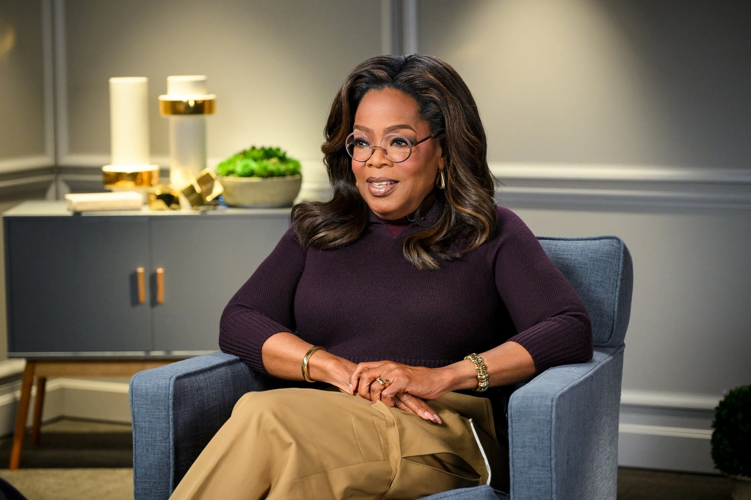 Oprah Winfrey discusses her experience using AI: 'We should honor it' - ABC  News