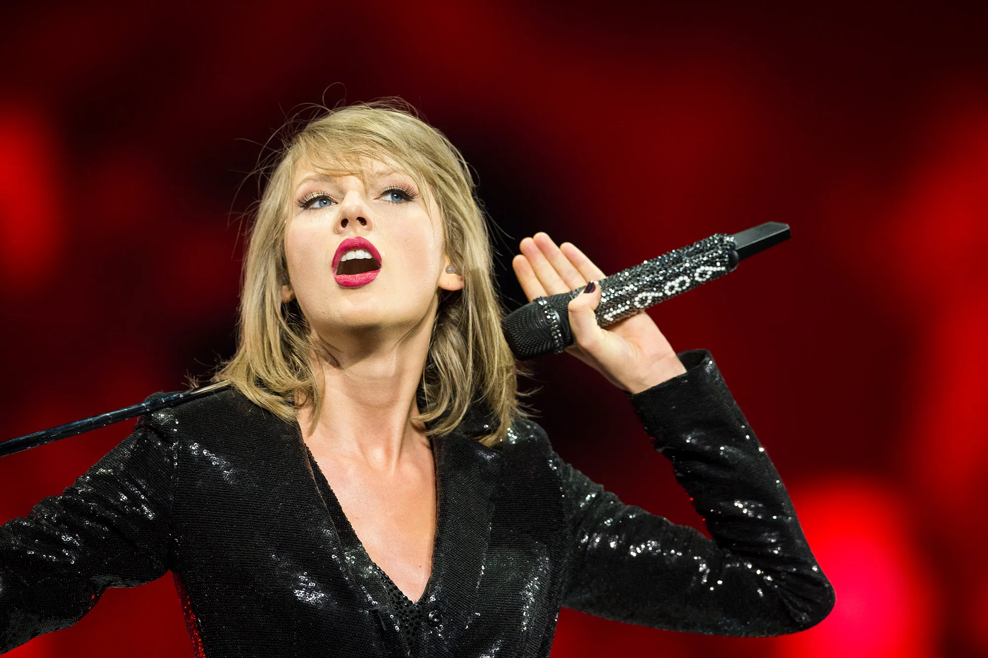 Taylor Swift and Scooter Braun News: Why She Can't Perform Songs - Bloomberg