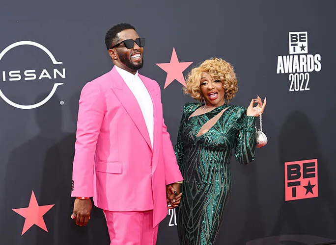 Diddy Pops In Bright Pink Suit & Patent Loafers at 2022 BET Awards – Cancerdusein News