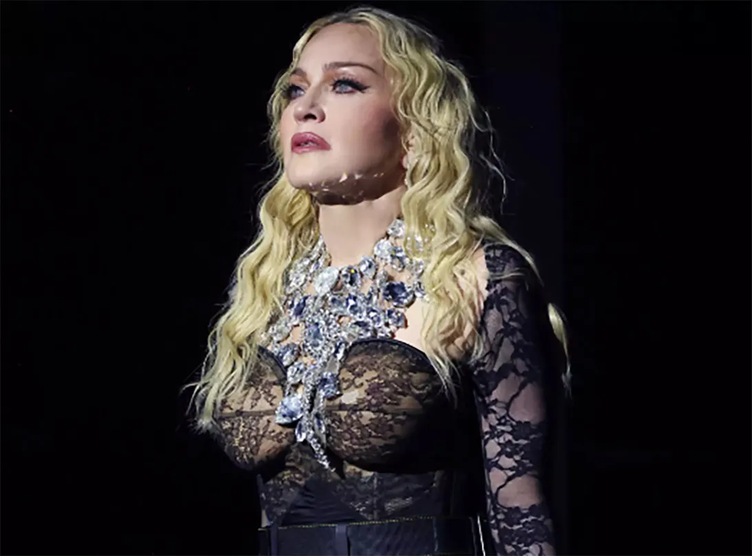 Madonna bị khán giả hâm mộ… kiện