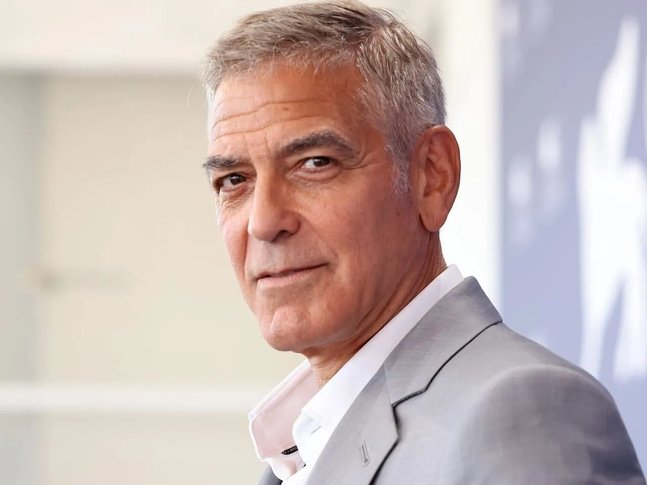 Hôn nhân viên mãn của George Clooney và vợ luật sư xinh đẹp