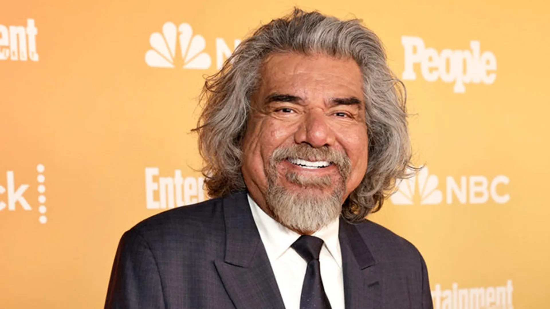 George Lopez Announces He's Retiring From Stand-Up – 800 Pound Gorilla